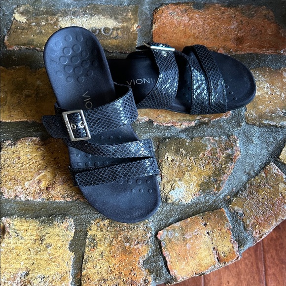 Vionic sandals. - Picture 3 of 5